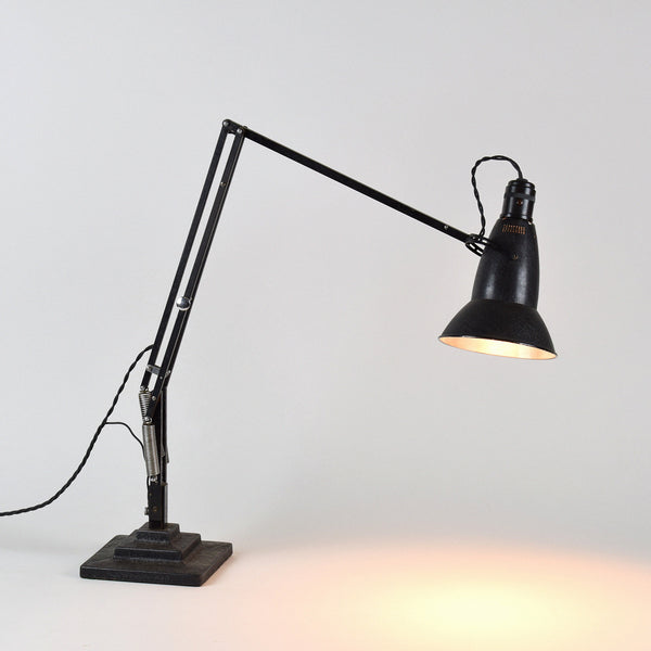 THREE STEP ANGLEPOISE