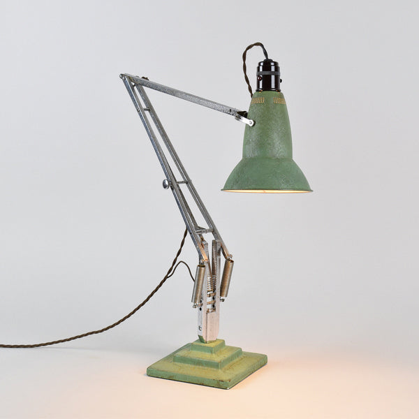 THREE STEP ANGLEPOISE