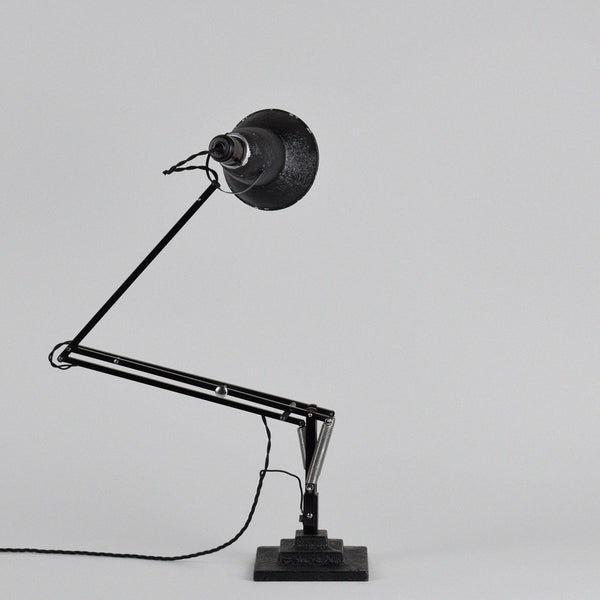 THREE STEP ANGLEPOISE