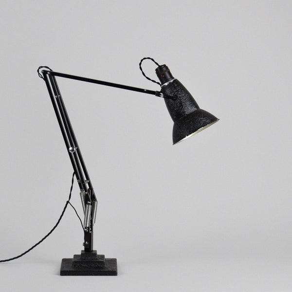 THREE STEP ANGLEPOISE